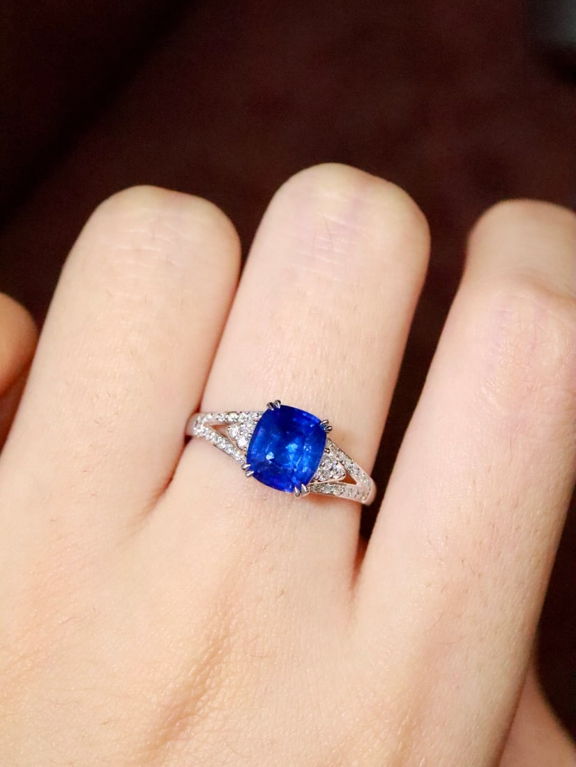 18K Classic Royal Blue Sapphire Ring - 5