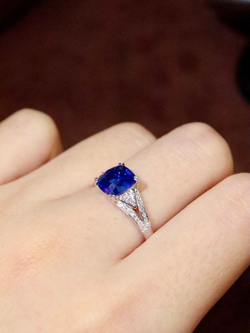 18K Classic Royal Blue Sapphire Ring - 6