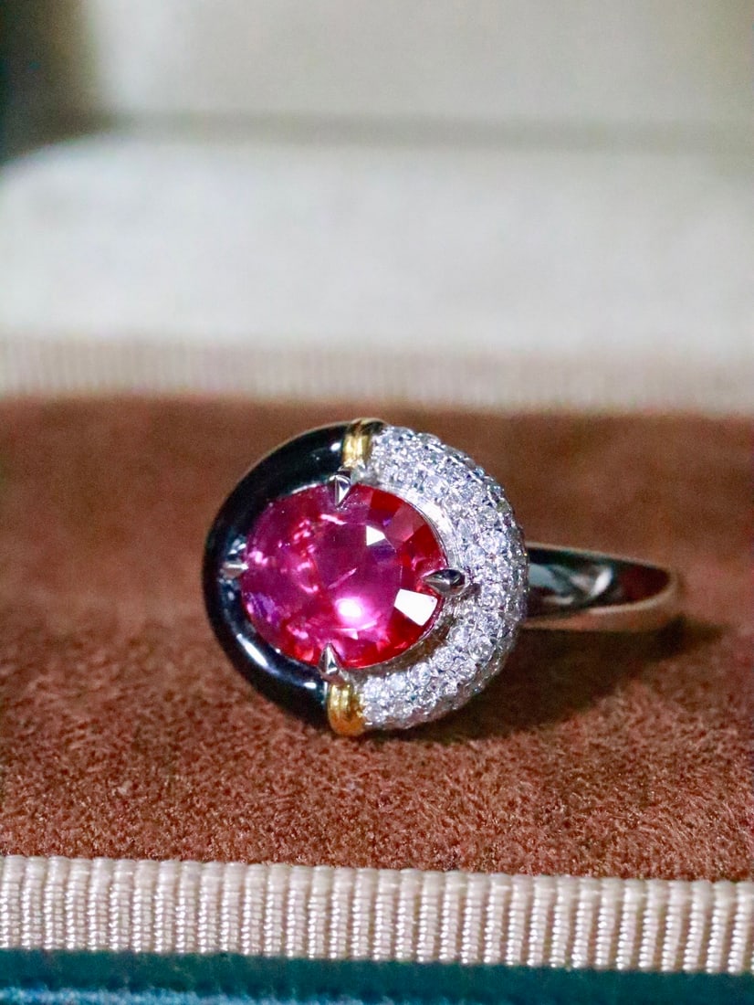 18K Gold Natural Unheated Ruby and Black Onyx Ring - 2