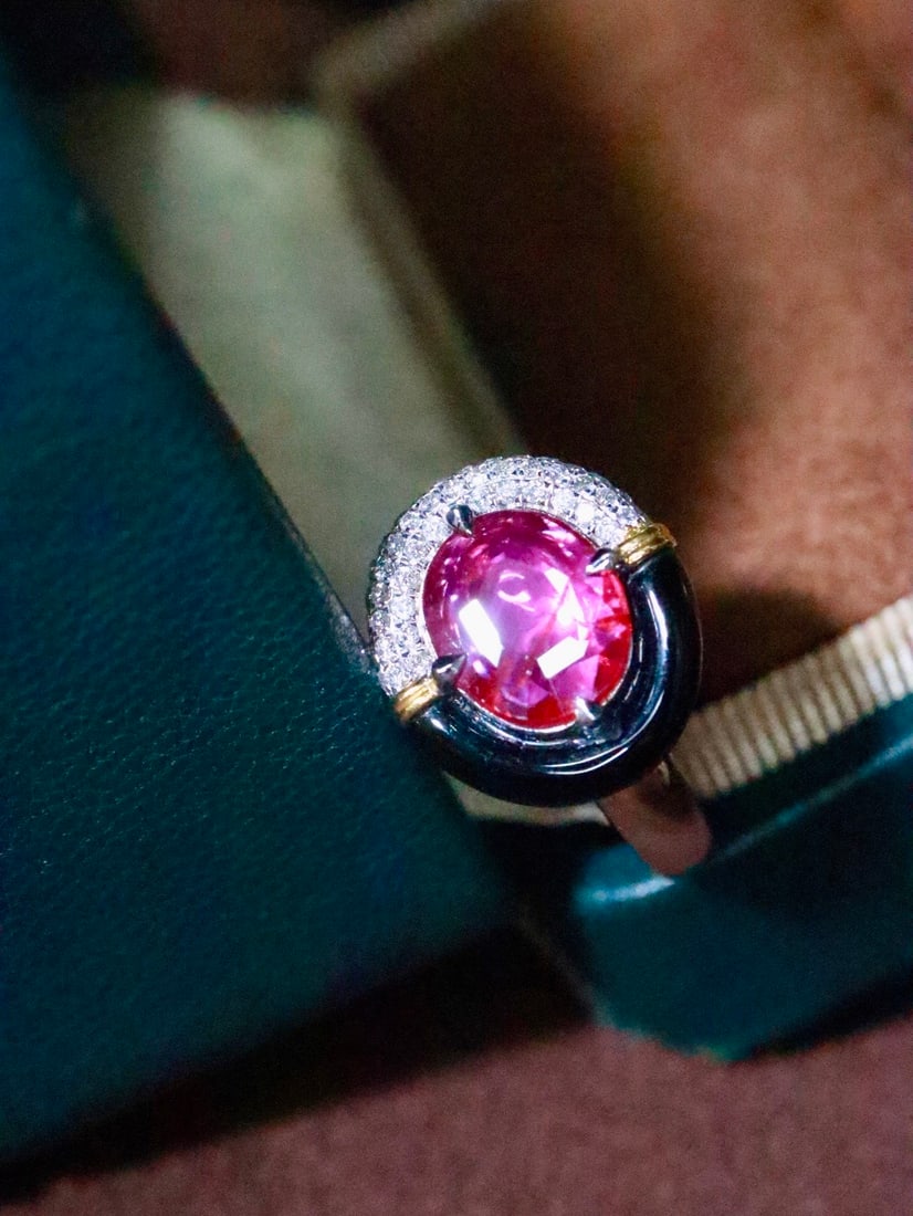 18K Gold Natural Unheated Ruby and Black Onyx Ring - 3