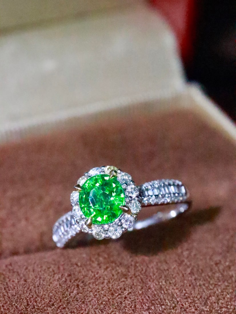 18K Gold Tsavorite Ring - 4
