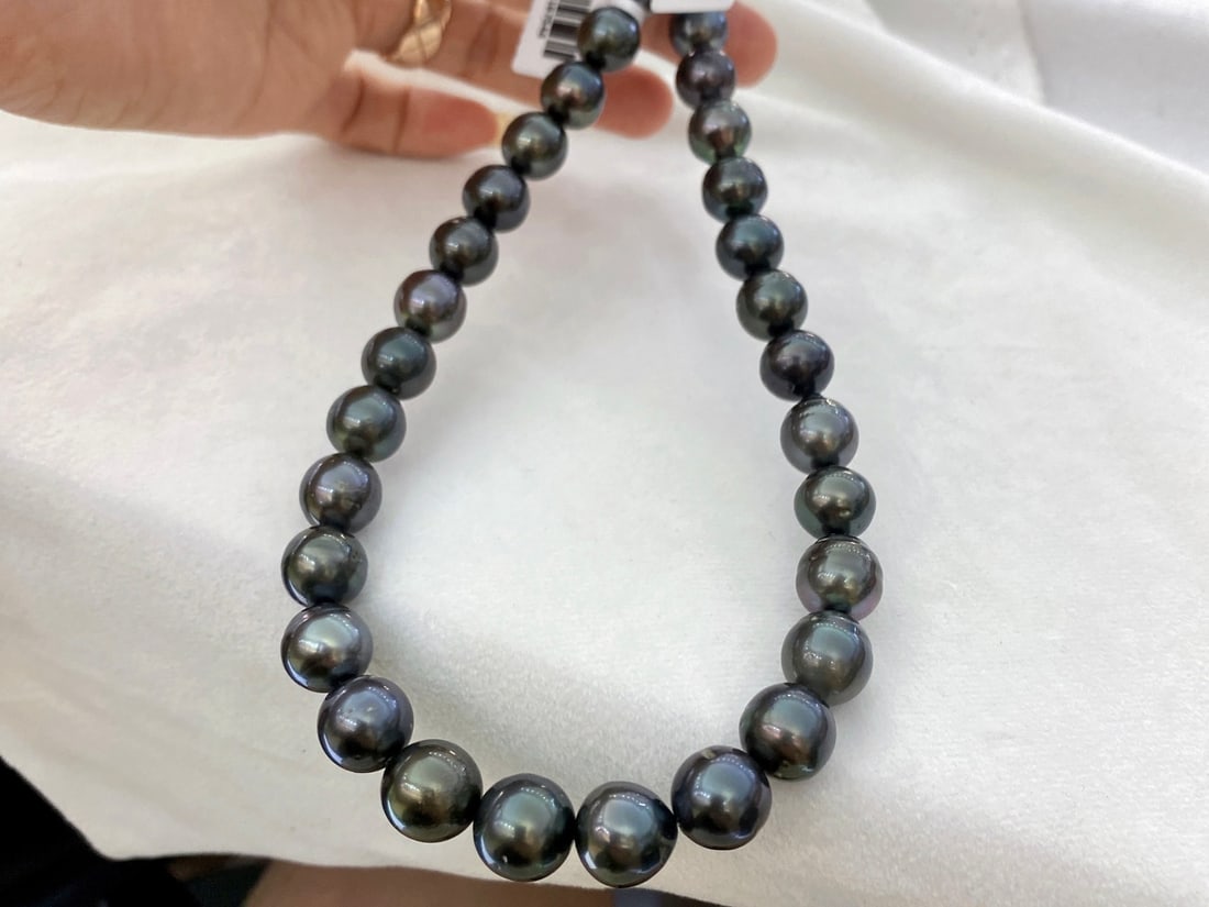 Tahitian Black Pearl Necklace (1 of 7)