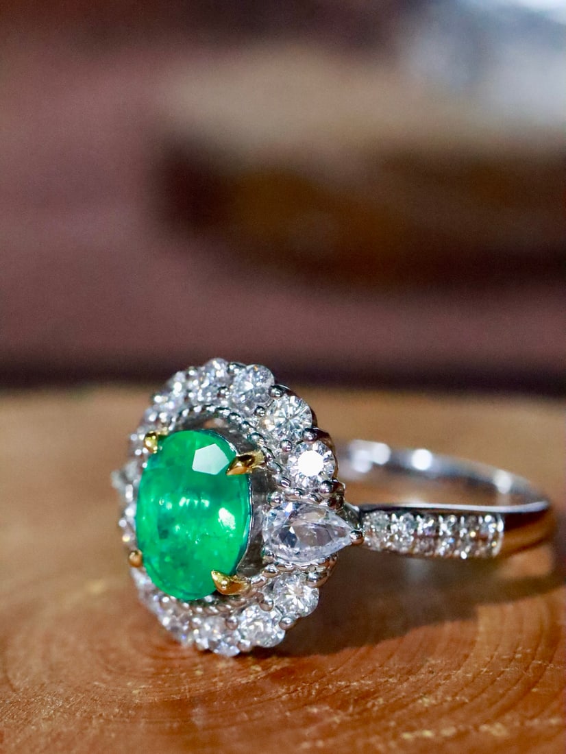 18K Gold Natural Emerald Ring - 2