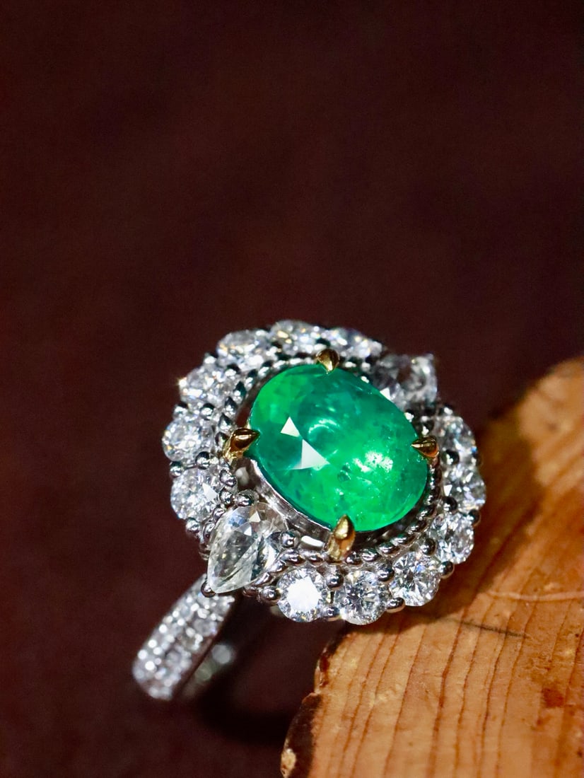 18K Gold Natural Emerald Ring - 4