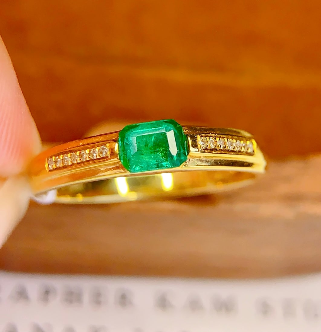 18K Gold Natural Emerald Ring - 4