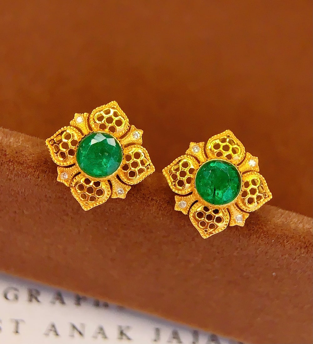 18K Gold Natural Emerald Earrings - 4