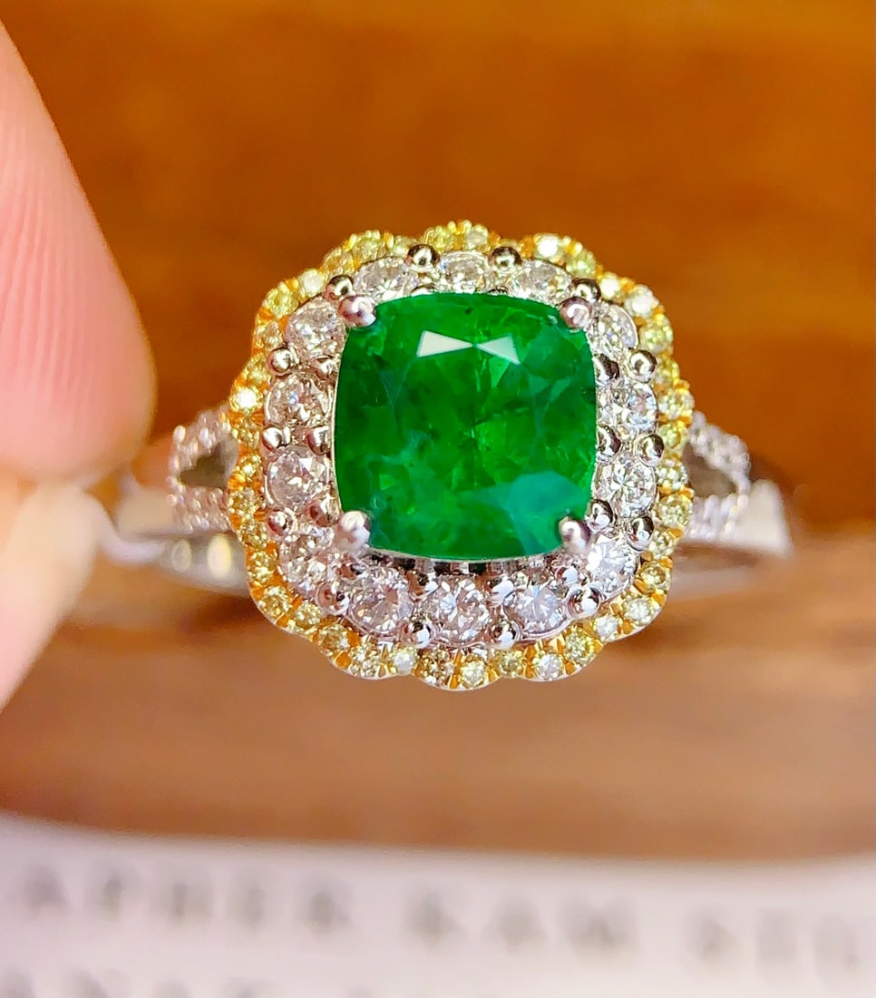 18K Gold Natural Emerald Ring - 4