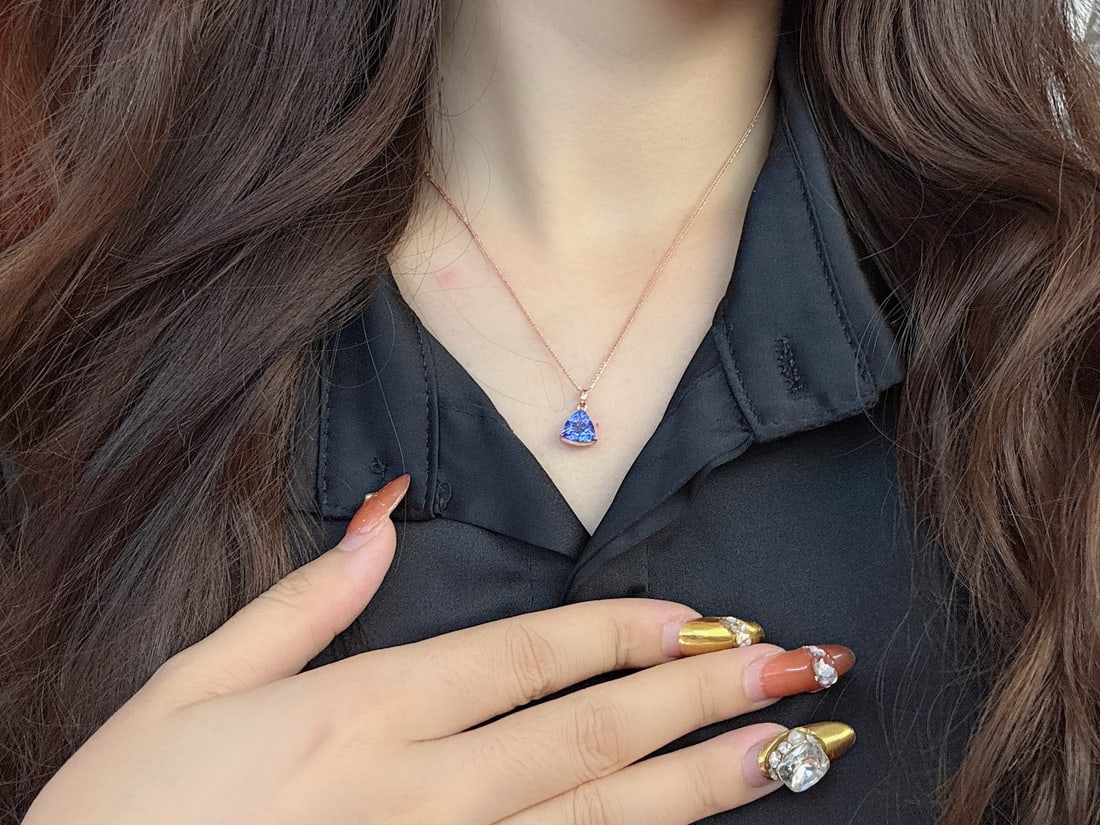 18K Gold Natural Tanzanite Pendant - 9
