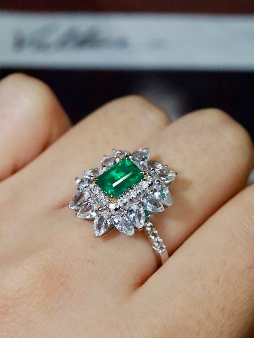 18K Gold Emerald Ring - 5