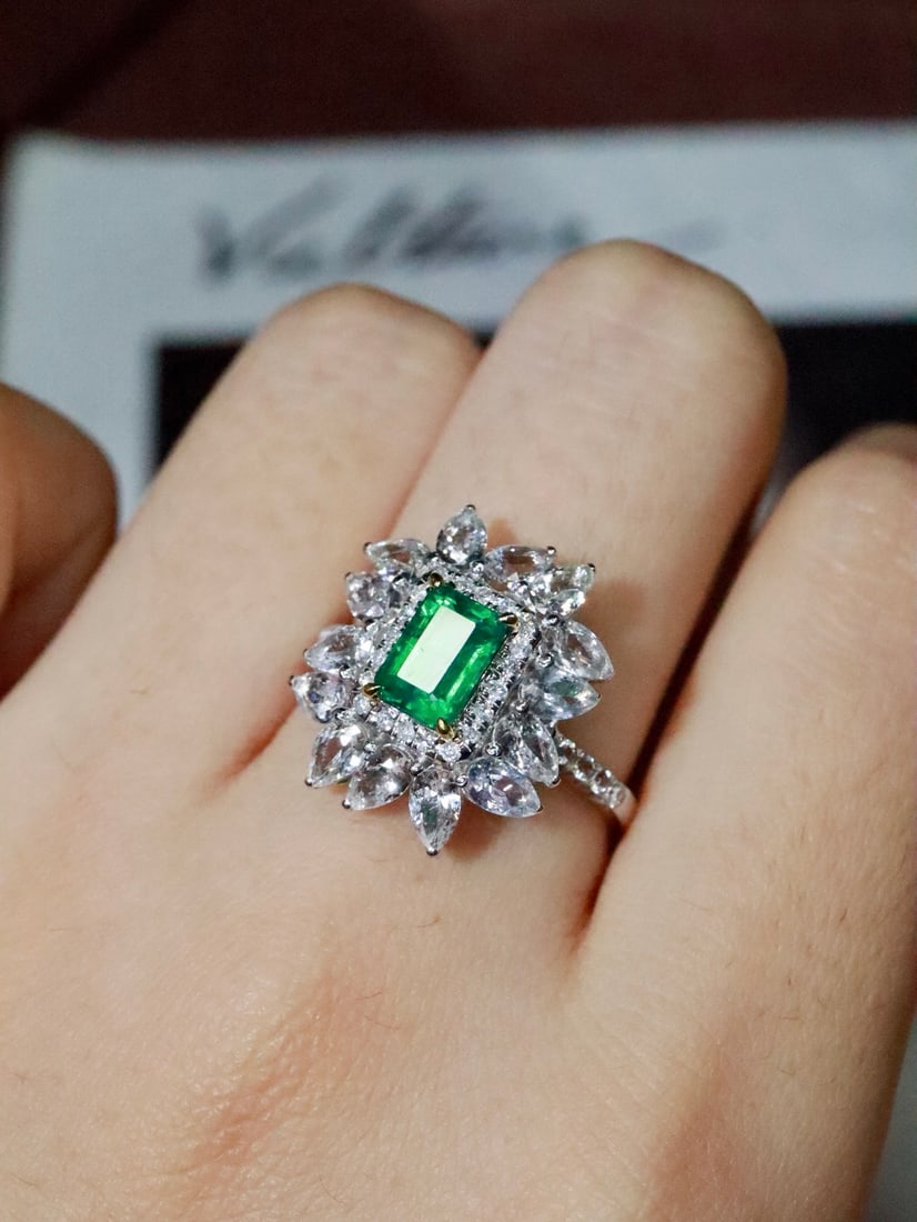18K Gold Emerald Ring - 6