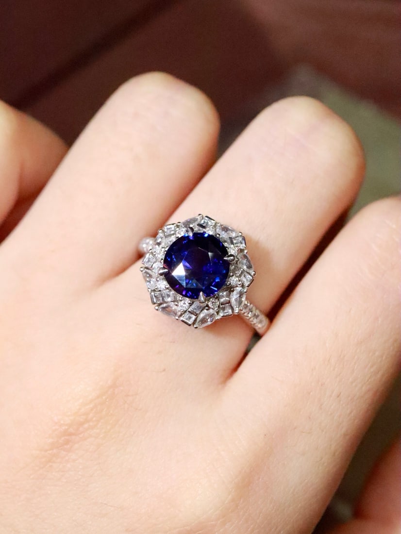 Platinum Natural Blue Sapphire Ring: Title: Platinum Natural Blue Sapphire Ring Description: This ring features a dazzling blue sapphire reminiscent of the Milky Way, showcasing a rich and enchanting hue. The brilliance of the diamonds