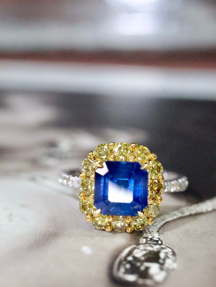 18K Gold Natural Blue Sapphire Ring - 3