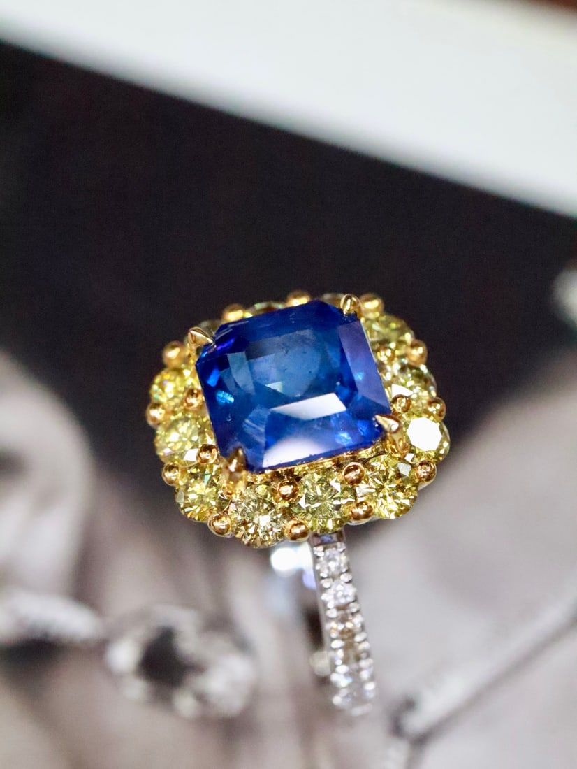 18K Gold Natural Blue Sapphire Ring - 4