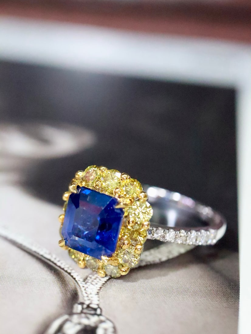18K Gold Natural Blue Sapphire Ring - 6