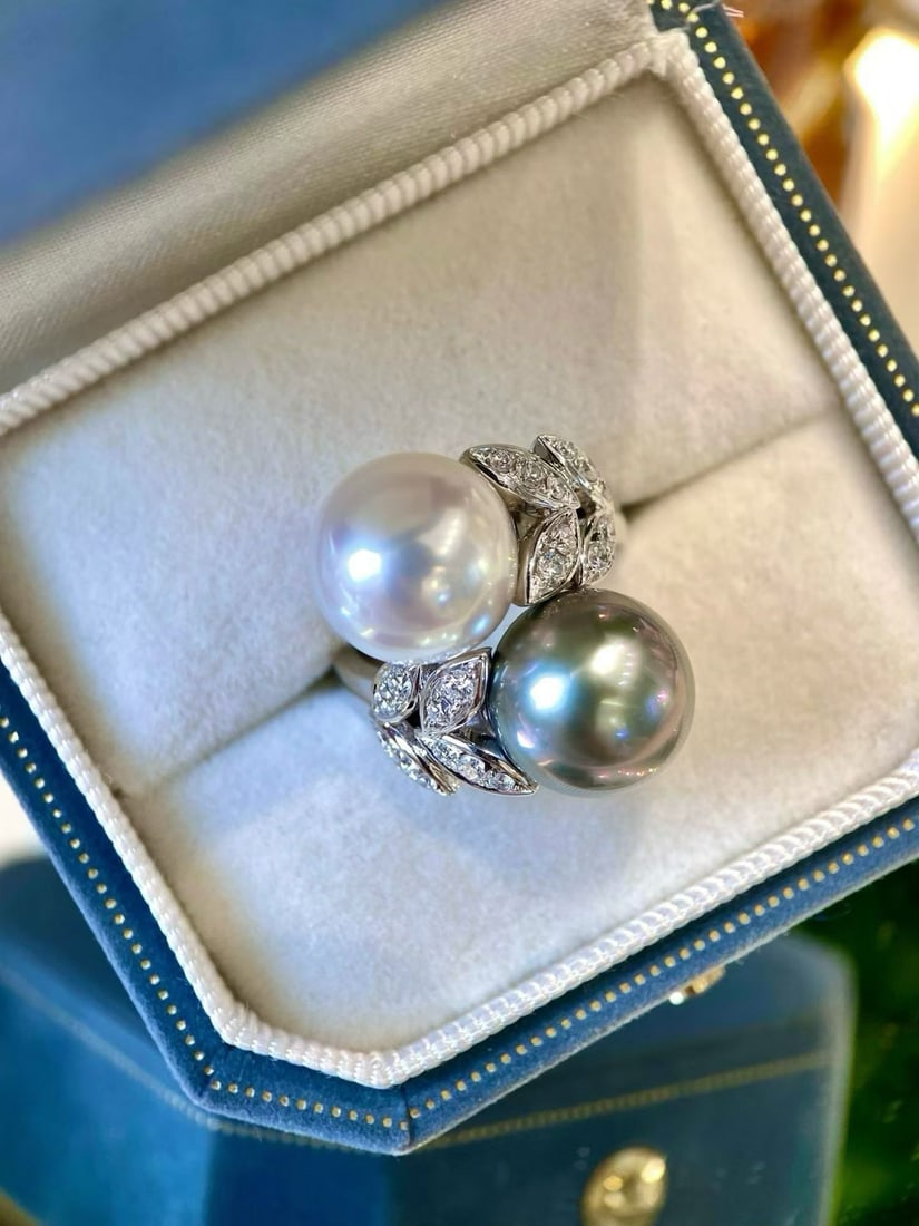 Sterling Silver Pink Aurora Near-Round Edison Pearl and Black Pearl Ring: Title: Sterling Silver Pink Aurora Near-Round Edison Pearl and Black Pearl Ring Description: This ring showcases the elegance and charm of pearls with its unique interlocking design. The combination