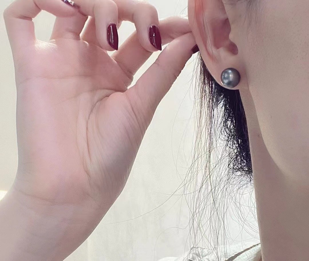 18K White Gold Perfectly Round Slightly Blemished Tahitian Black Pearl Earrings - 3