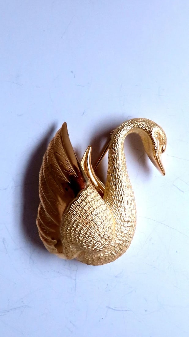 Flaming Gold Swan 18kt 3D Still life pin 12561 - 2
