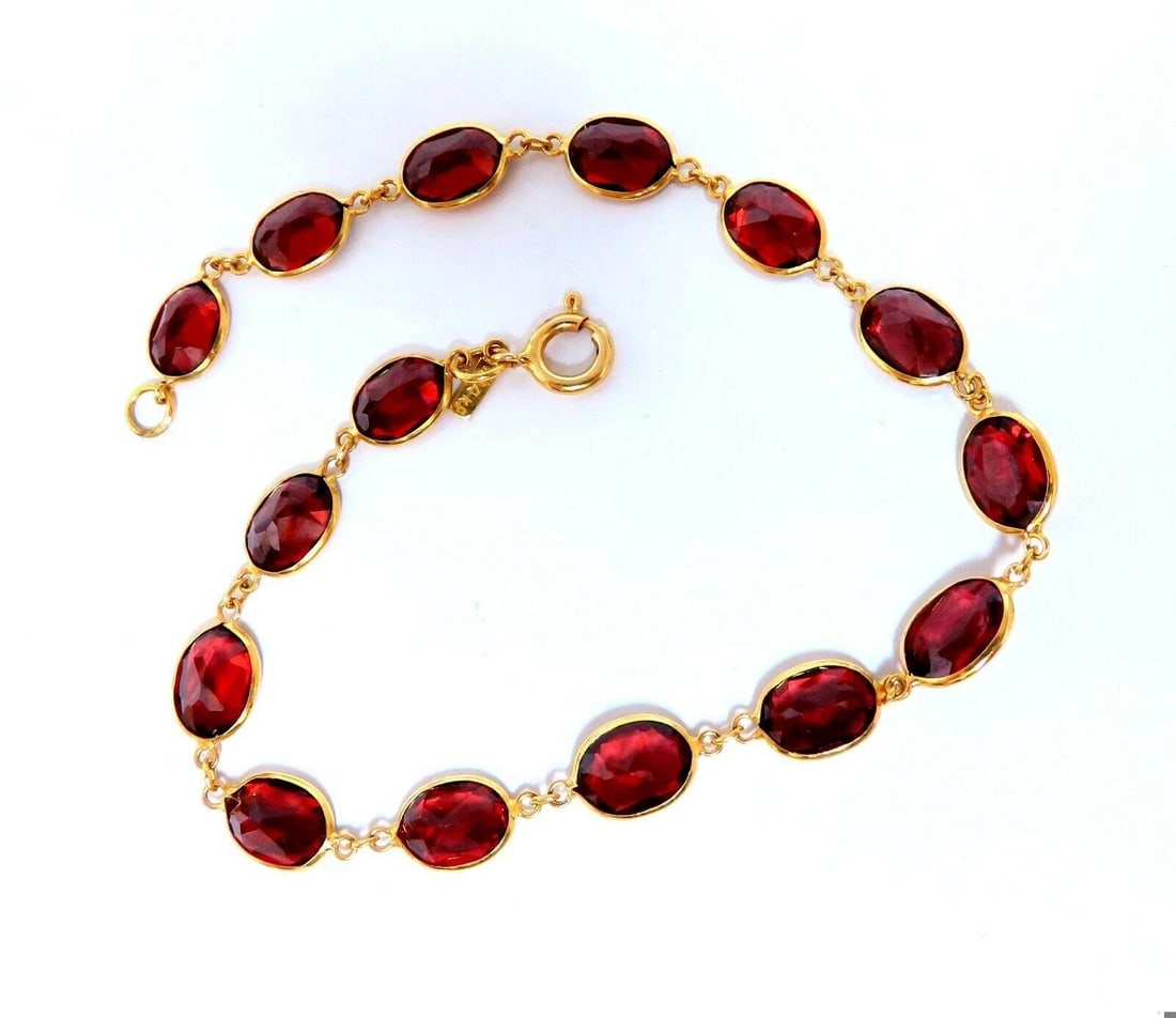 8ct Natural Garnet Yard Station Bracelet 14kt 11689: Title: 8ct Natural Garnet Yard Station Bracelet 14kt 11689 $800.00 PRODUCT DESCRIPTION 8.00ct. Natural Garnets bracelet. 6 x 4mm Caliber 7 Inches long. 14kt. yellow gold. 4 Grams. Reserve: $736.00