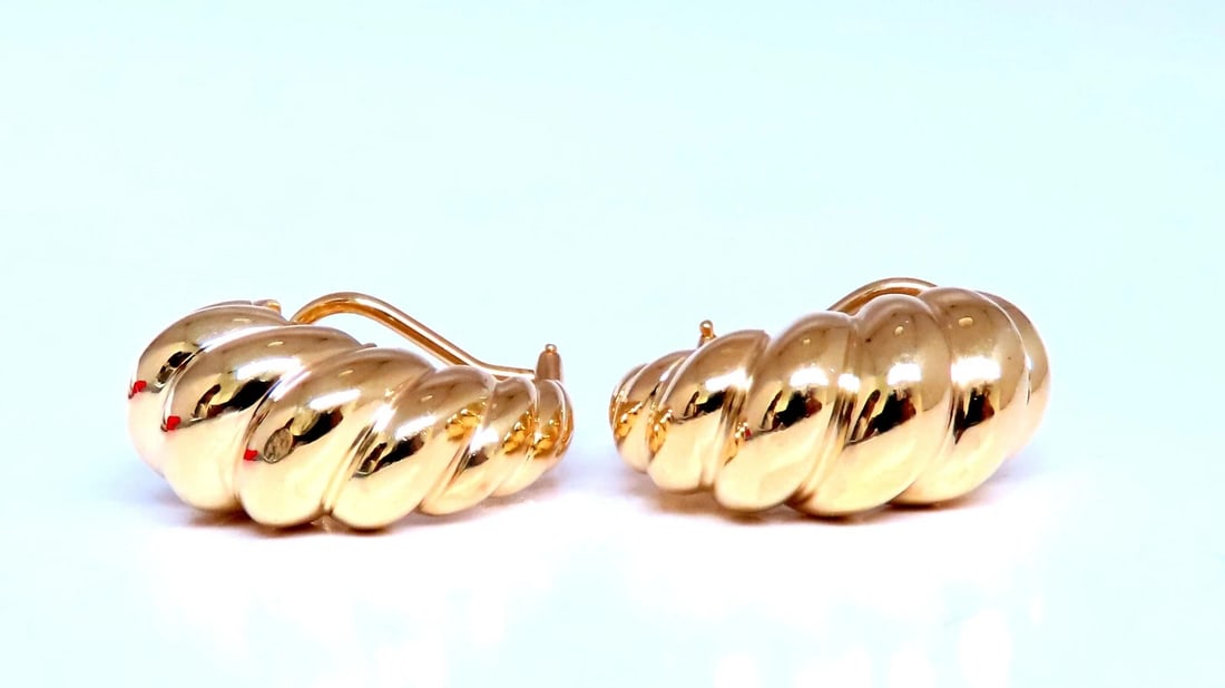 Shrimp Semi Hoop Omega Clip Earrings 18kt Gold 12578: Title: Shrimp Semi Hoop Omega Clip Earrings 18kt Gold 12578 $3,000.00 PRODUCT DESCRIPTION 3D bright shrimp omega 23 x 22 x 10mm 18kt yellow gold 17.3 grams Reserve: $2,760.00 Shipping: Domestic: