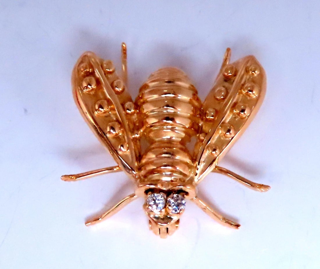 0.06ct natural diamonds 3D Still Life Honey Bee 14kt Gold 12565: Title: 0.06ct natural diamonds 3D Still Life Honey Bee 14kt Gold 12565 $1,200.00 PRODUCT DESCRIPTION 0.06ct natural diamonds bee pin g-color vs-2 clarity 14kt yellow gold 4.9 grams 20 x 20mm Reserve: 