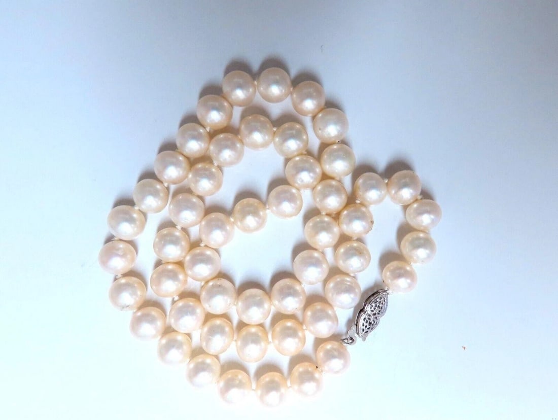 8mm freshwater Pearl necklace 14kt: Title: 8mm freshwater Pearl necklace 14kt $500.00 PRODUCT DESCRIPTION 8 mm freshwater Pearl necklace 14 karat white gold clasp 17 inches Reserve: $460.00 Shipping: Domestic: Free shipping to anyw