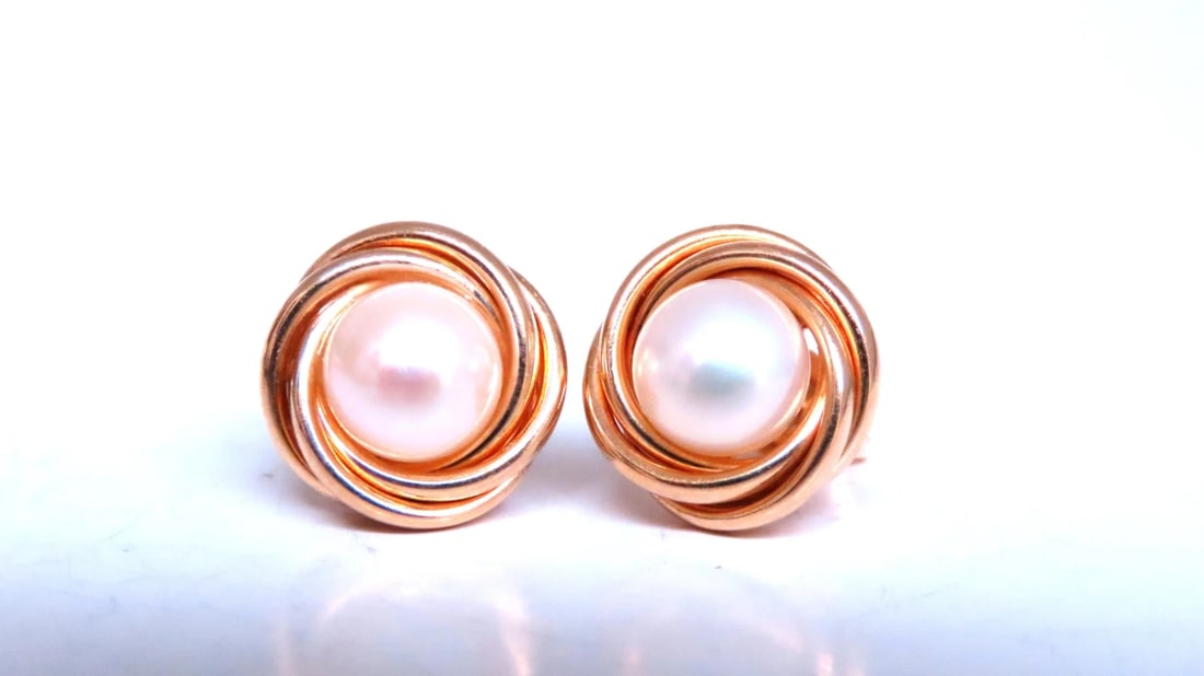 Robins Egg Pearl Nest Retro Earrings 14kt Gold 12600: Title: Robins Egg Pearl Nest Retro Earrings 14kt Gold 12600 $400.00 PRODUCT DESCRIPTION 6mm cultured pearl earrings seems within nest design of gold 14kt yellow gold 2.5 grams earrings are 11.5mm diam