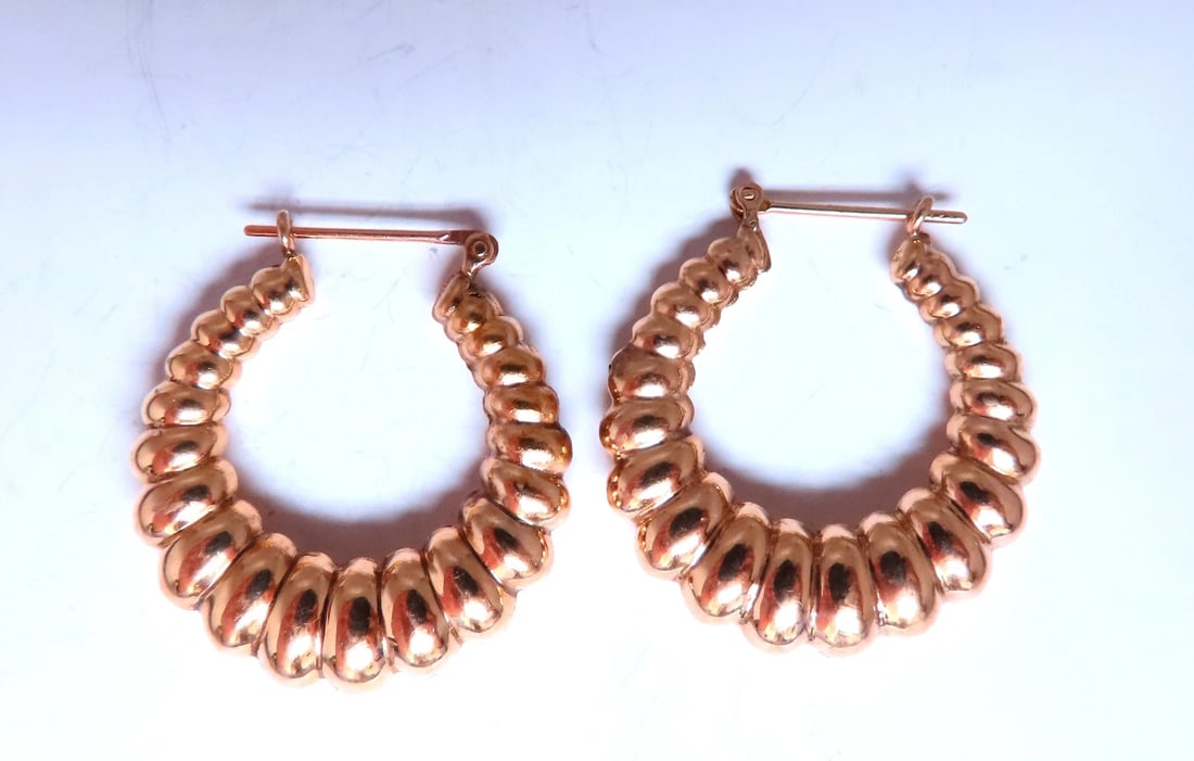 Semi Hoop Classic Lever Clip Earrings 14kt gold 12586: Title: Semi Hoop Classic Lever Clip Earrings 14kt gold 12586 $650.00 PRODUCT DESCRIPTION 3D shrimp lever earrings 28mm diameter 14kt yellow gold 5.8 grams Reserve: $598.00 Shipping: Domestic: F