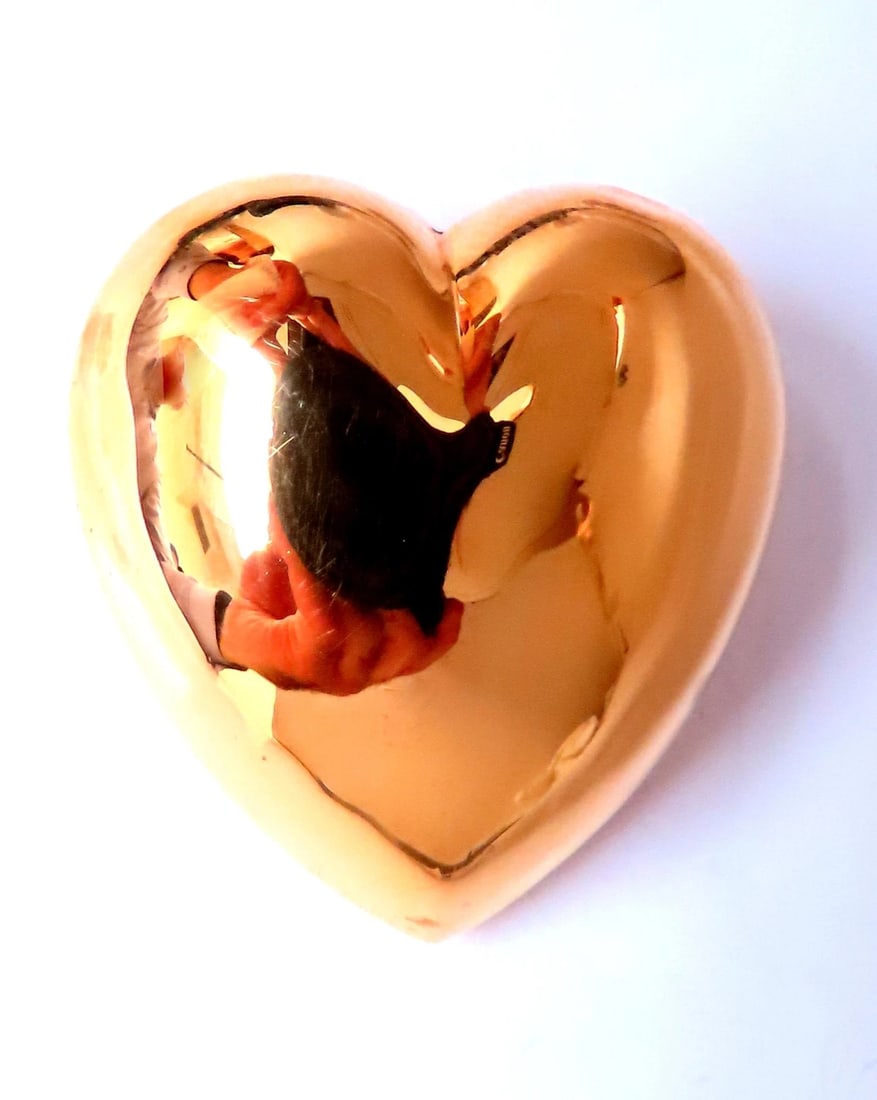 Dome Puff Heart Pin 14kt gold 12539: Title: Dome Puff Heart Pin 14kt gold 12539 $1,400.00 PRODUCT DESCRIPTION high shine dome heart puff pin handmade 30 x 31 mm 15mm depth 14kt yellow gold 10.3 grams Reserve: $1,288.00 Shipping: Do