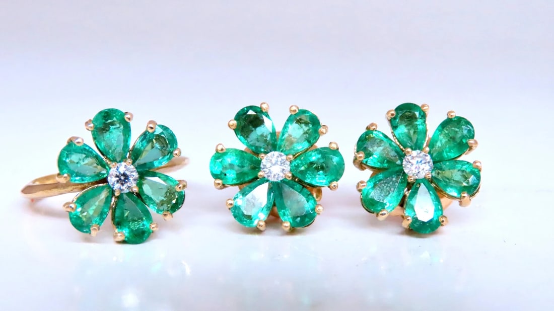 Natural Emerald Diamonds Cluster Earrings Ring Suite 18kt 12503: Title: Natural Emerald Diamonds Cluster Earrings Ring Suite 18kt 12503 $3,600.00 PRODUCT DESCRIPTION 6ct natural emeralds diamond set pear shaped emeralds clean clarity and transparent 0.30ct natural