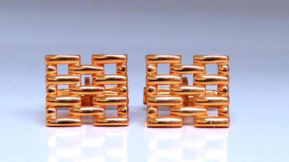 Staggered Brick Form Mens 14kt gold executive cufflinks 12362: Title: Staggered Brick Form Mens 14kt gold executive cufflinks 12362 $950.00 PRODUCT DESCRIPTION Staggered Brick form Cufflinks 17x14 mm 14kt yellow gold 9.7 grams