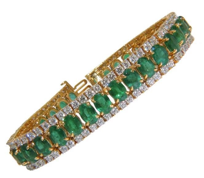 27.65 Carat Natural Vivid Green Emerald Diamond Bracelet F/VS 14kt Ref 12324: Title: 27.65 Carat Natural Vivid Green Emerald Diamond Bracelet F/VS 14kt Ref 12324 $22000.0 PRODUCT DESCRIPTION 3 Rows of Elite Luxury 21.00ct. Natural Fine Green Emeralds Bracelet Clean Clarity