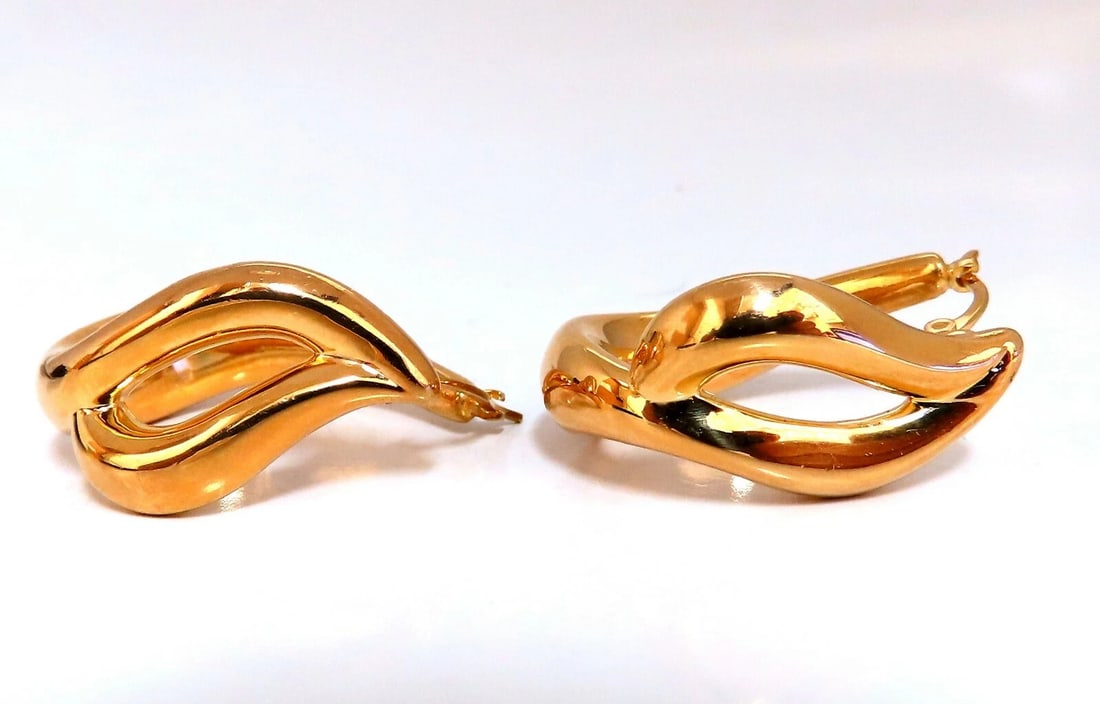 Elongated Flaming Hoop Gold Earrings 14 Karat: Classic Gold Huggie Snap Hoop Earrings Measurements of Earrings: 21mm (Front to back) 12.3mm wide. 27mm long 6.8 grams / 14kt. yellow gold Earrings are gorgeous made Reserve: $1,104.00 Shi