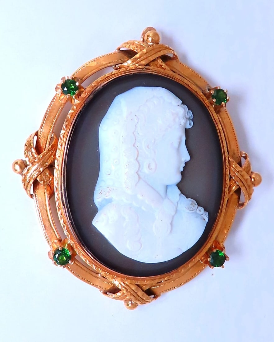 Vintage Madonna Cameo Tsavorite Brooch Pin 18kt Gold - 2