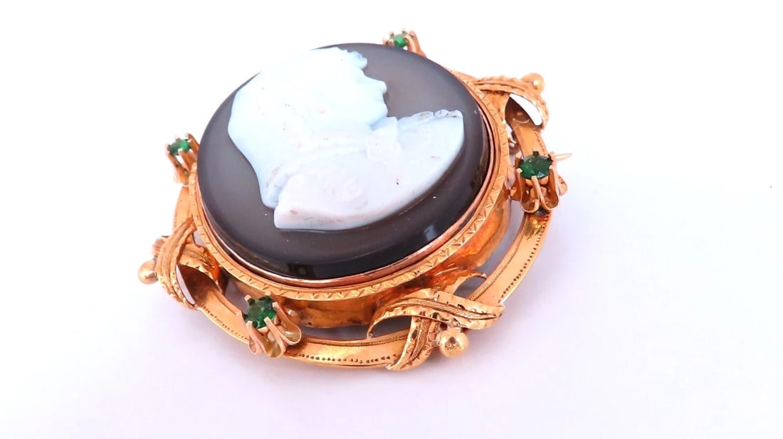 Vintage Madonna Cameo Tsavorite Brooch Pin 18kt Gold - 3