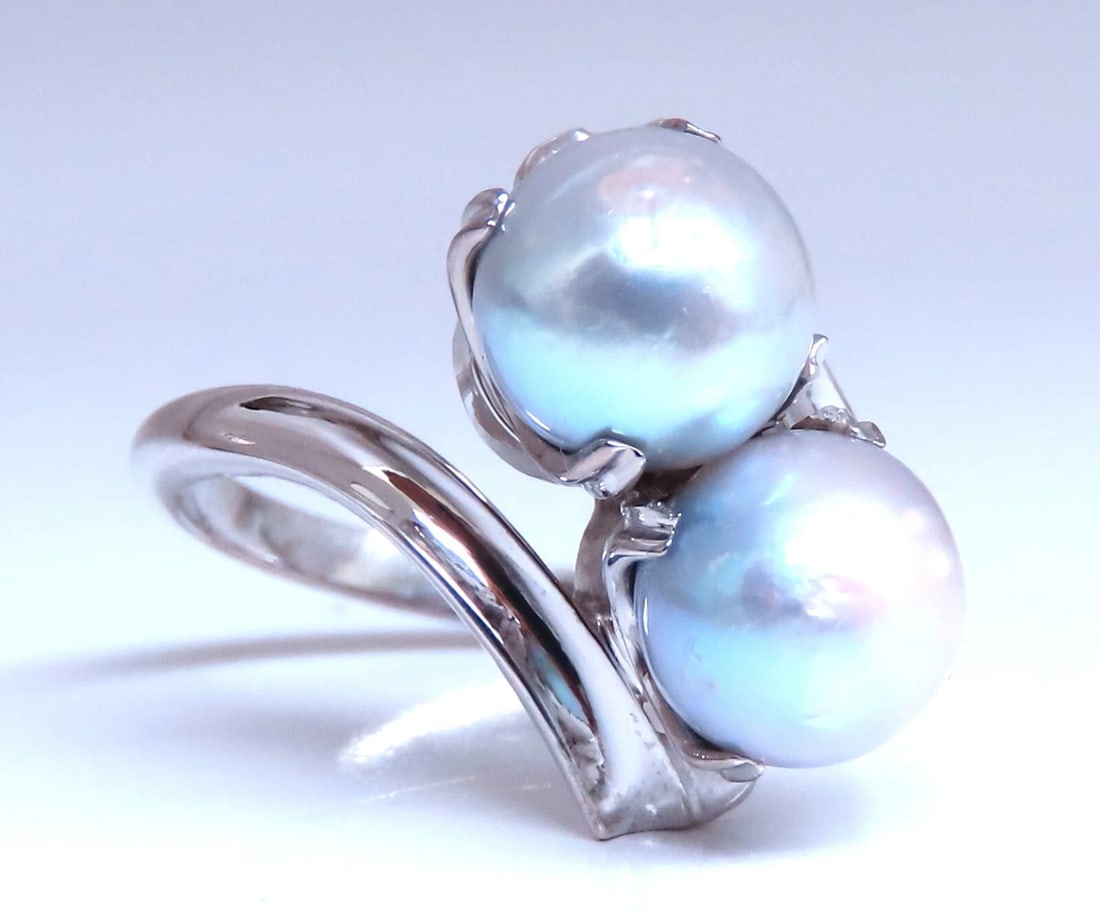 6mm Natural Gray Cultured Pearl Ring 14kt: 6mm Natural cultured pearl Gold Ring 14kt. white gold 5.8 grams. Current ring size: 5.50 We may resize. Depth of ring: 9.6mm All Items come with a Free White ribbon gift box. Reserve: $828.00 S