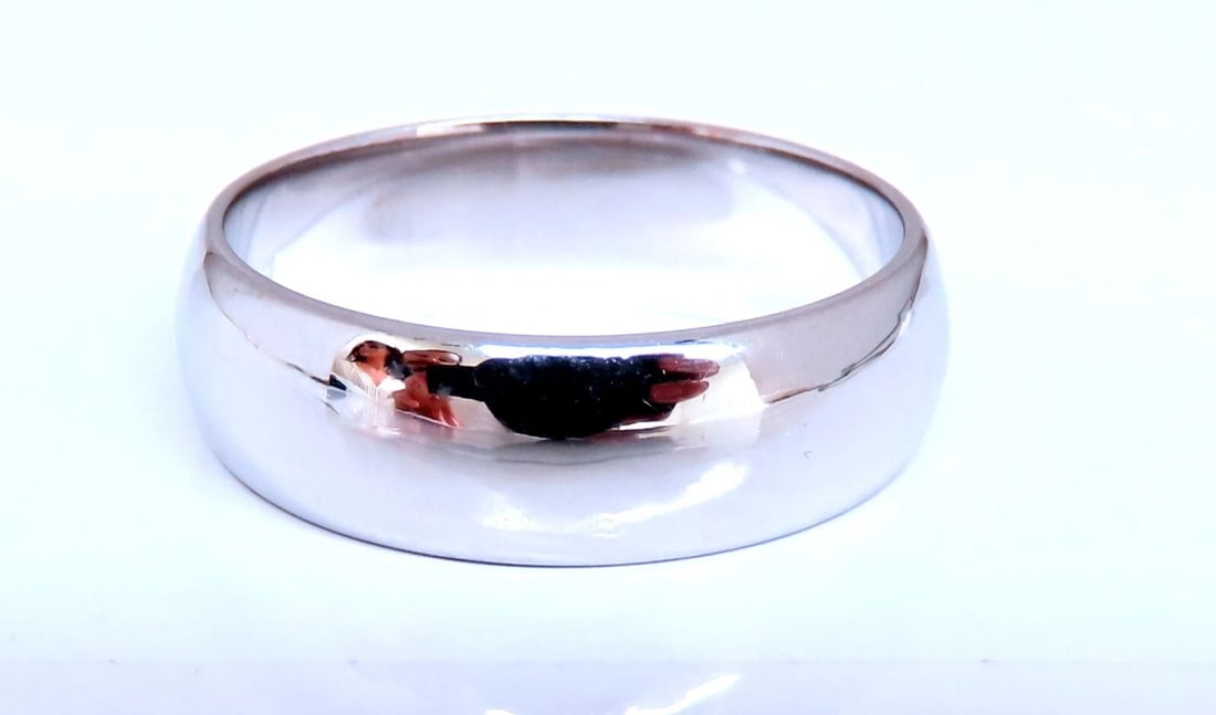 Standard Mens Gold Band 14kt Size 10.5 6.7mm: Classic mens Gold band. High Shine Finish 6.7mm wide 1.7 mm depth 14 karat white gold 7.5 grams Size 10.5 ....*. Reserve: $920.00 Shipping: Domestic: Free shipping to anywhere within the contiguous