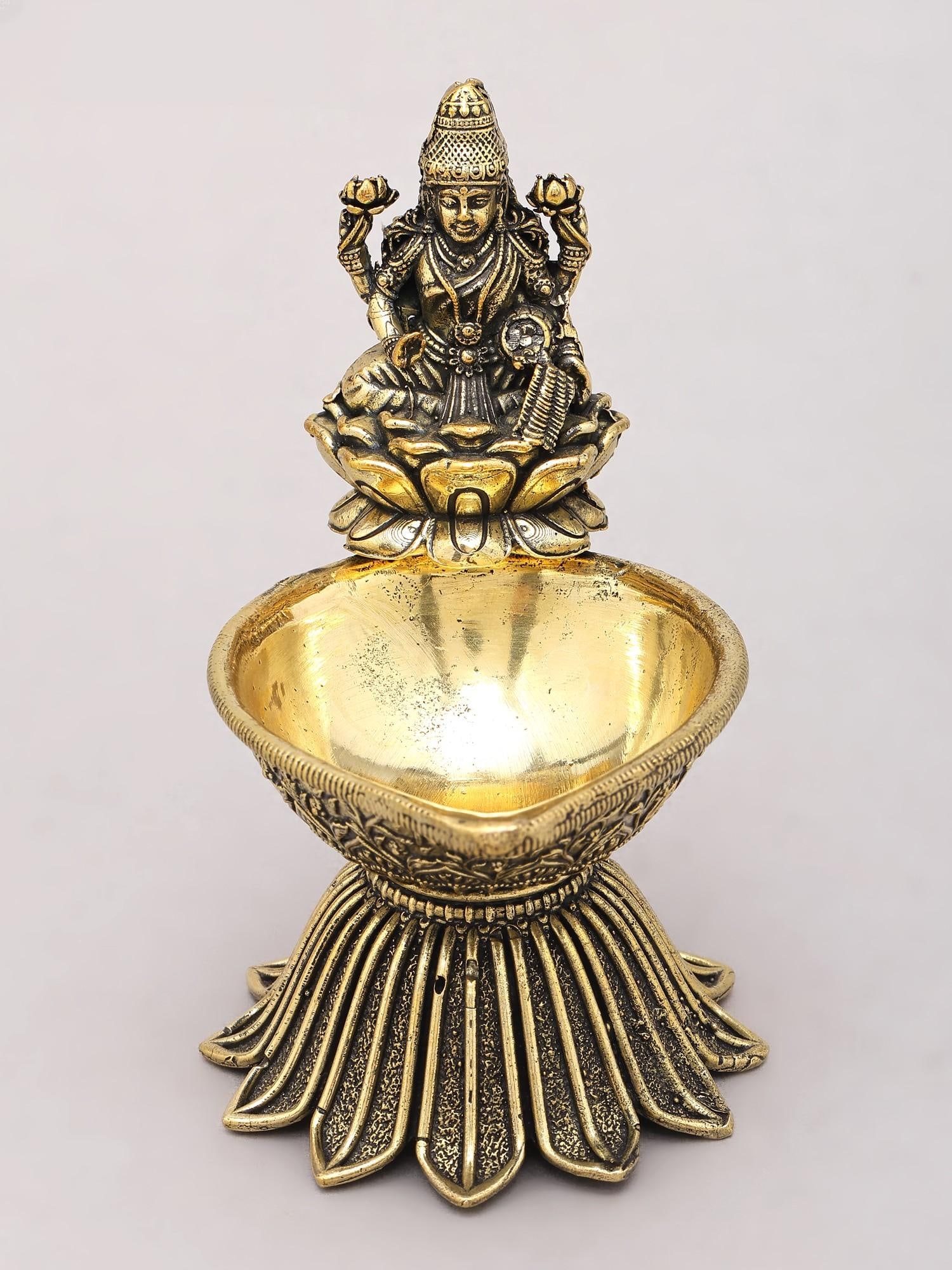 5" Small Superfine Goddess Lakshmi Diya (Lamp) in Brass: Description: 5" Small Superfine Goddess Lakshmi Diya (Lamp) in Brass