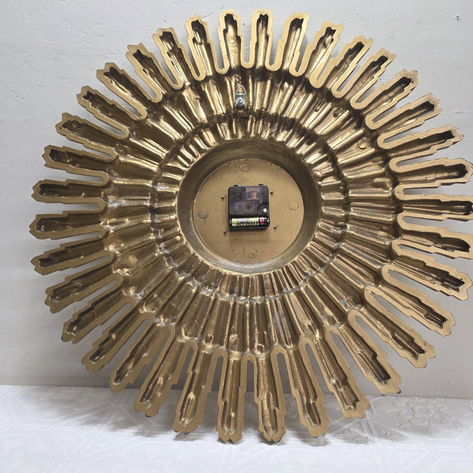 1969 Syroco Large Starburst Wall Clock Gold Gilt, Mid Century Modern Sunburst Statement Decor - 12