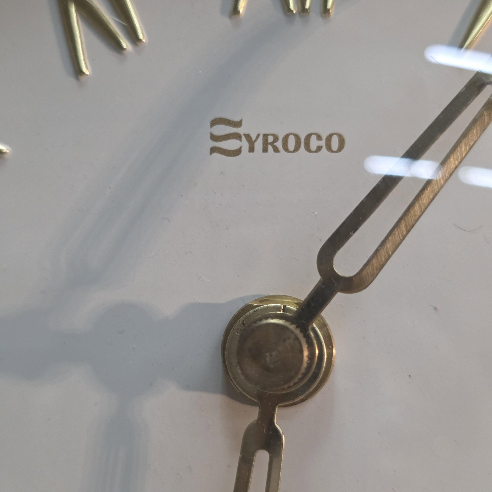 1969 Syroco Large Starburst Wall Clock Gold Gilt, Mid Century Modern Sunburst Statement Decor - 2