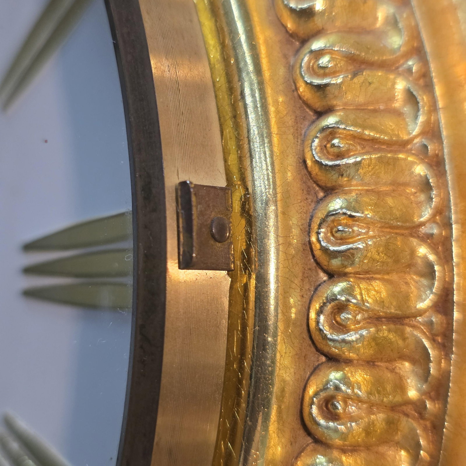 1969 Syroco Large Starburst Wall Clock Gold Gilt, Mid Century Modern Sunburst Statement Decor - 3