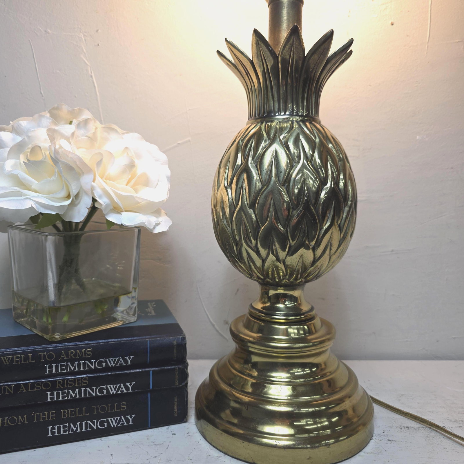 1980s Brass Pineapple Lamp Table Lighting, Palm Beach Chic Decor: The pineapple has been the universal symbol of welcome and hospitality in American homes since the 1700s — and this solid brass 1980s pineapple table lamp, standing 27 inches tall and fully work