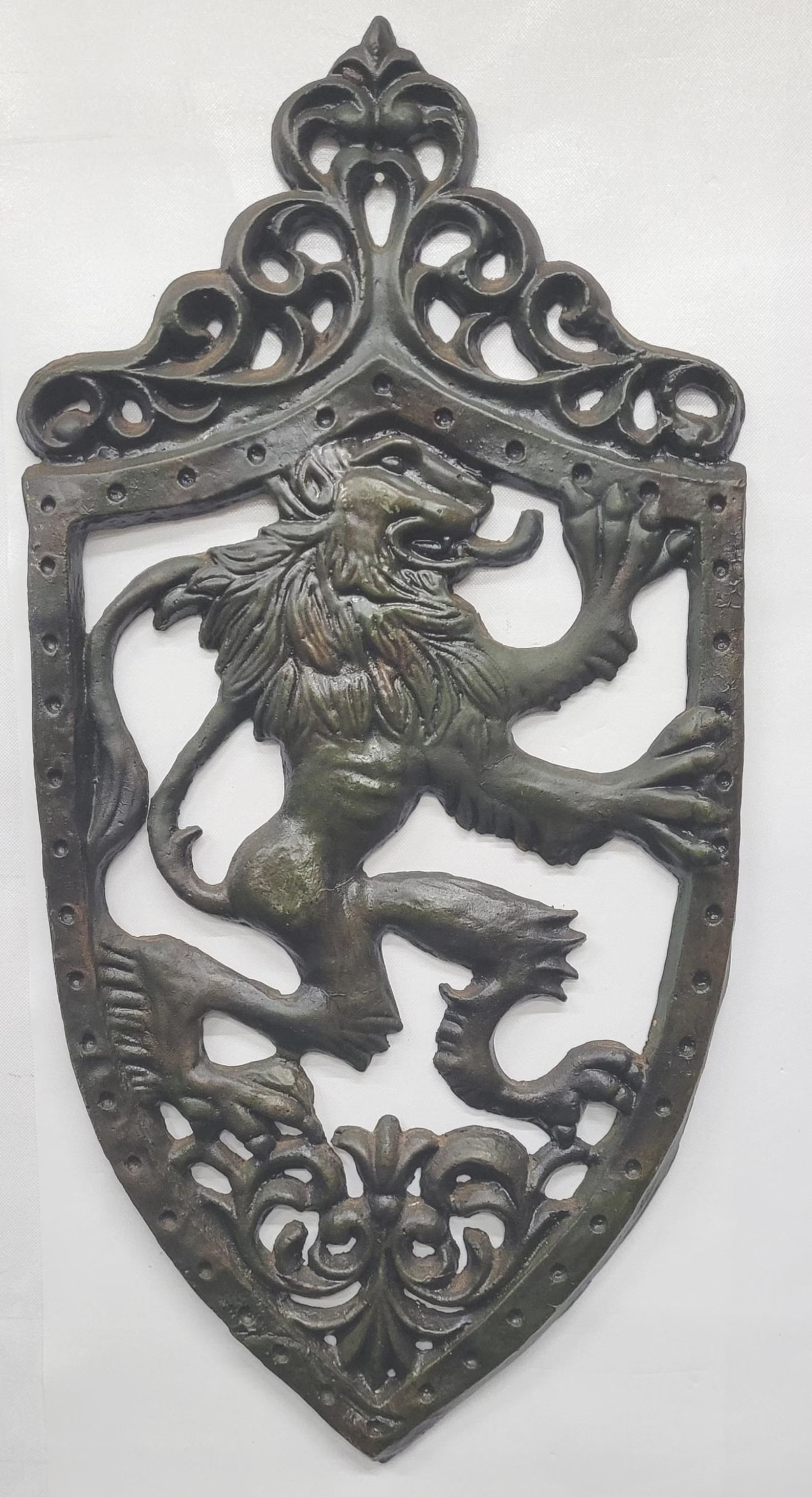 Vintage Lions Medallion Castlecore Heraldic Dark Academia Architectural Salvage: Vintage Lions Medallion Crest Wall Art Heraldic Royal Home Decor. Made of an epoxy or resin type material In good condition, minor wear and scratches These would be great on doors, furniture, DIY
