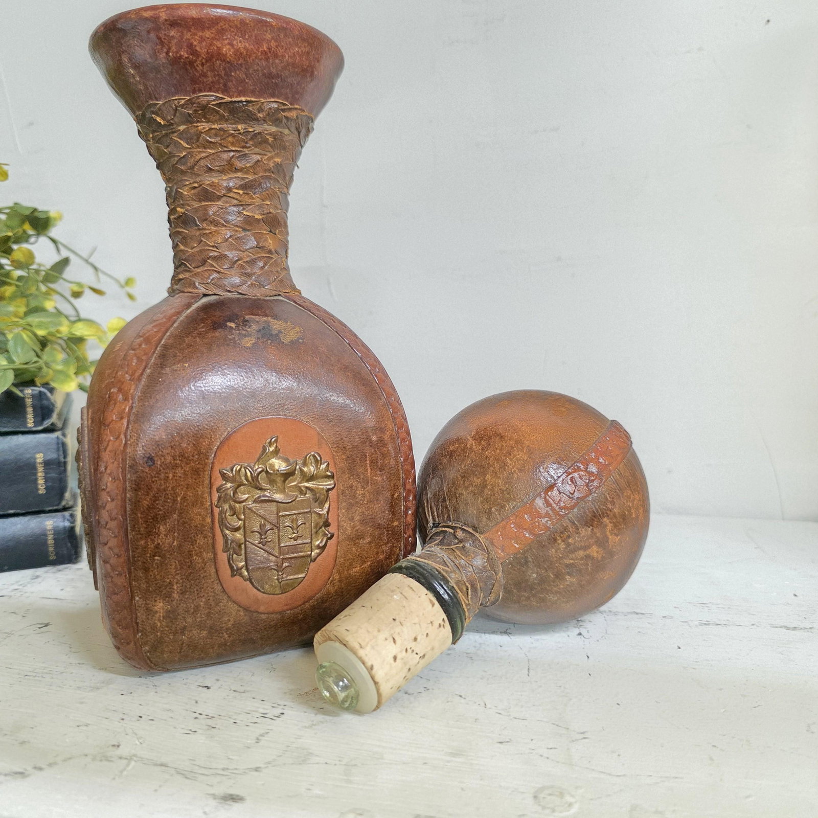 1970s Italian Leather Wrapped Decanter Brass Knight Crest, Bar Cart Dark Academic - 5