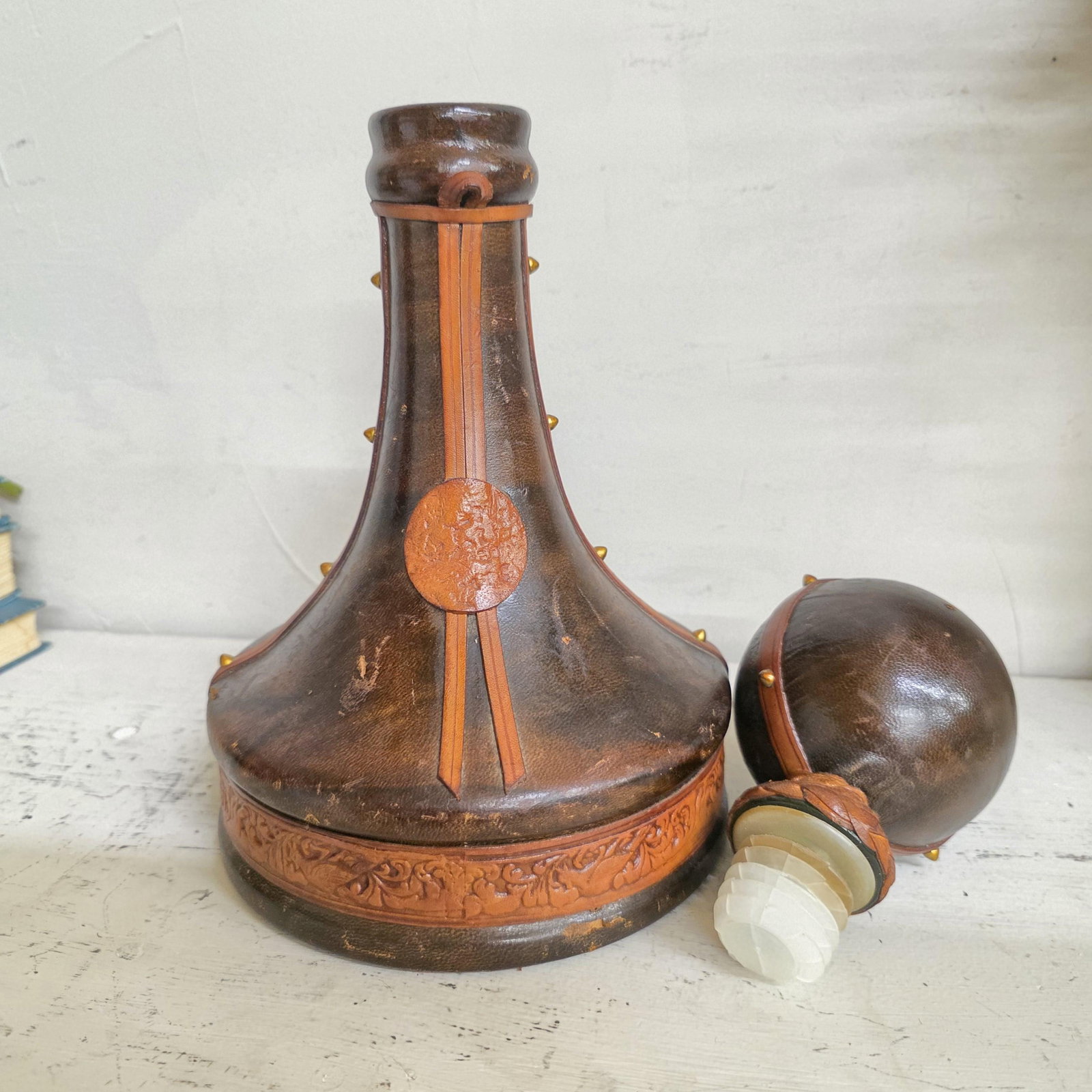 Vintage Leather Wrapped Wine Decanter Old World Barware Whiskey Bottle Bar Cart Gothic - 9