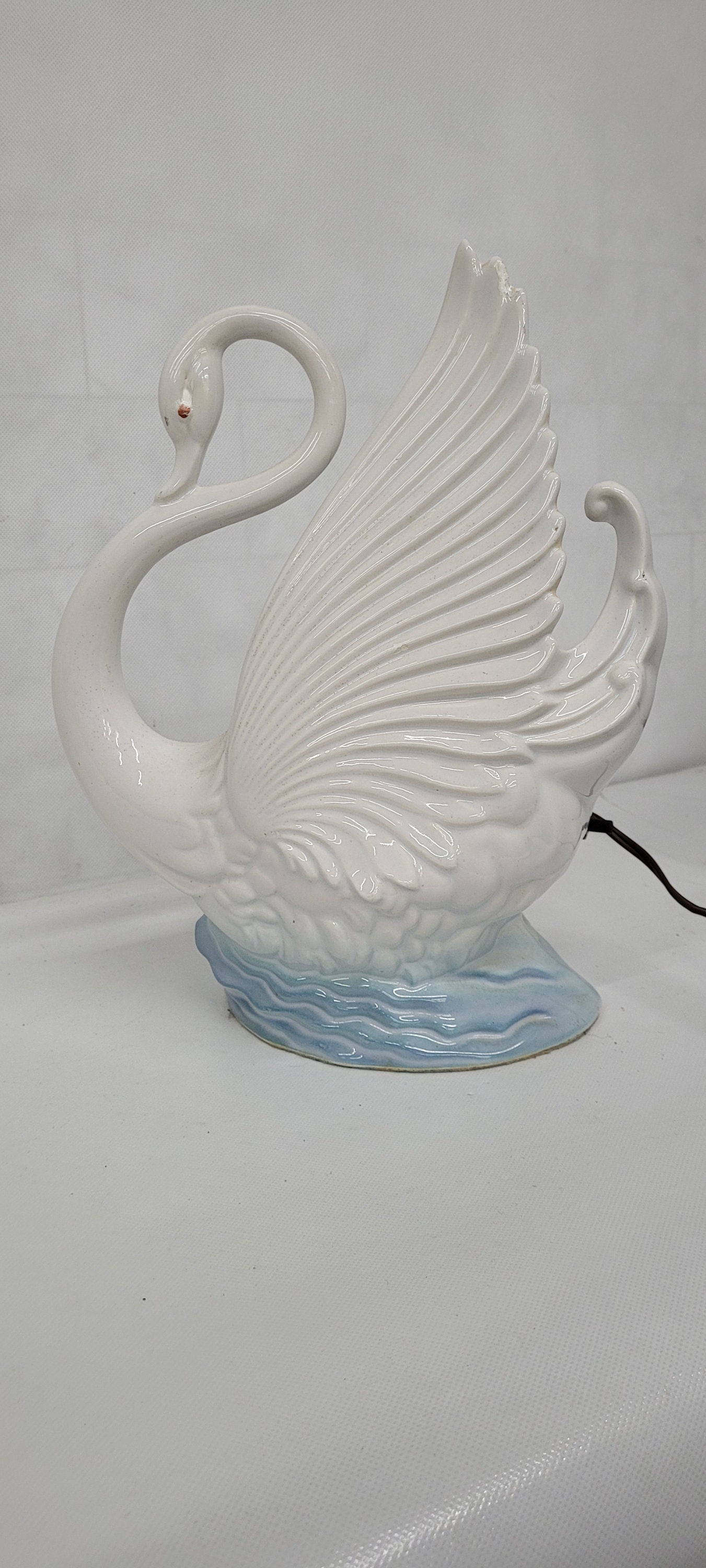 Vintage TV Lamp Swan White Sculptural Table Top Statue Retro Lighting Maddux of California - 2