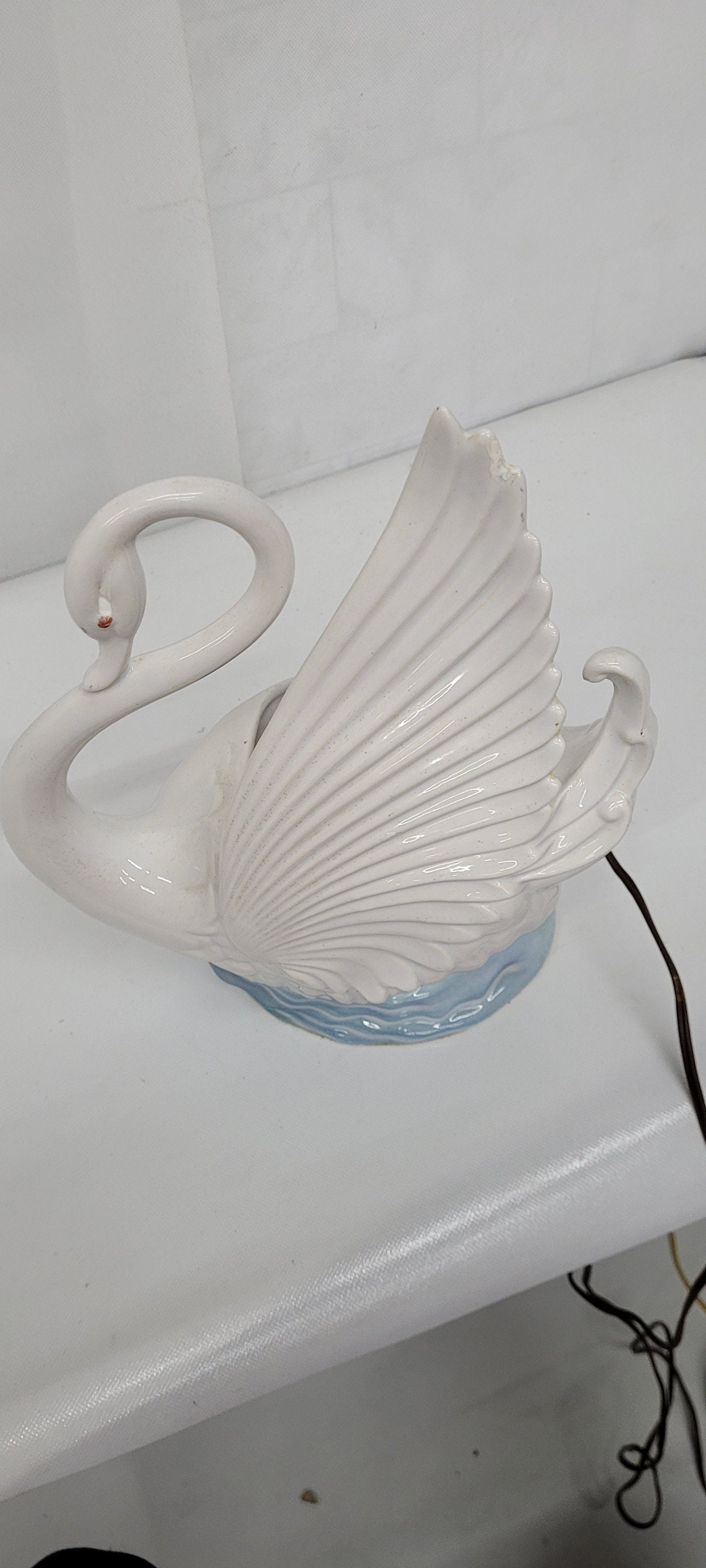 Vintage TV Lamp Swan White Sculptural Table Top Statue Retro Lighting Maddux of California - 6