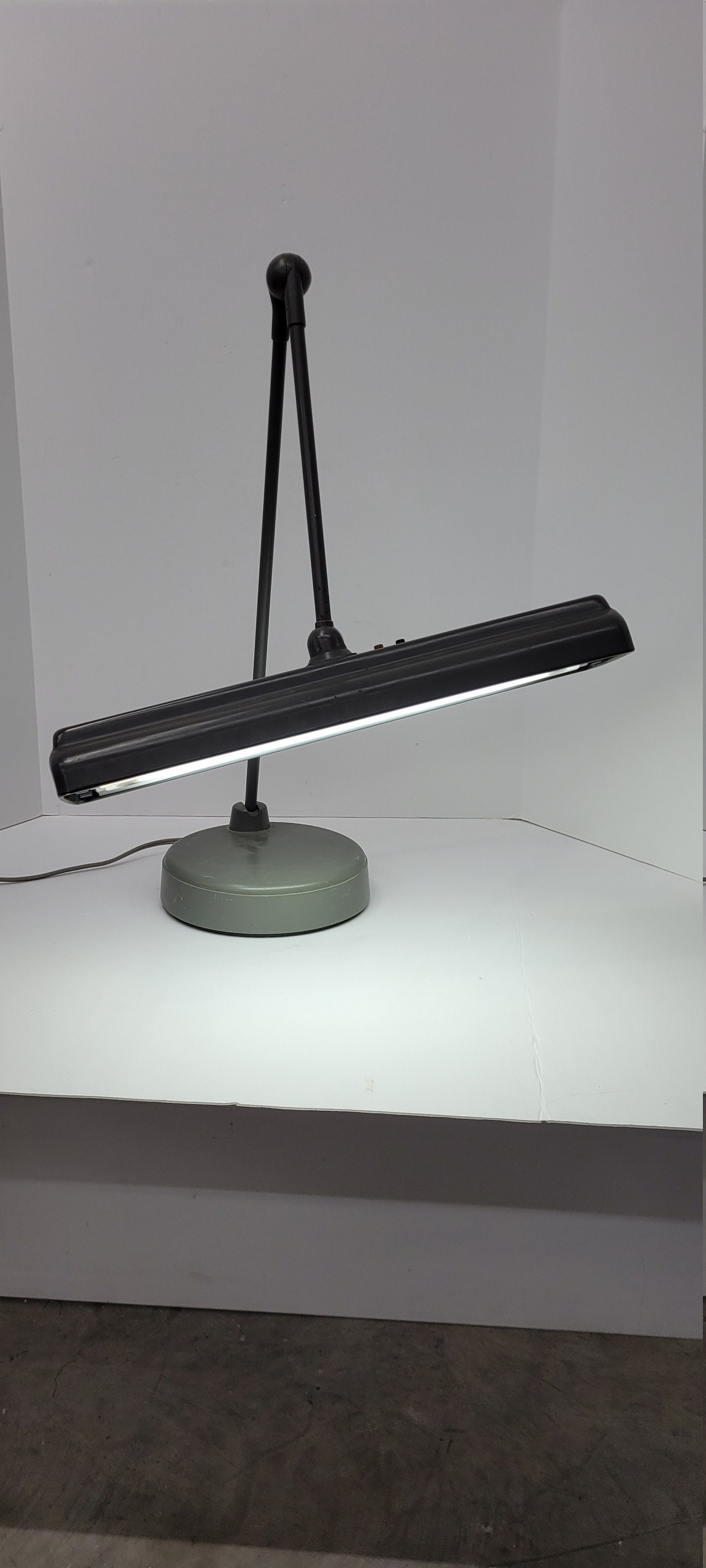 Vintage Swivel Floating Arm Lamp Task or Shop Industrial Gray Fluorescent Swivelier Lighting - 3