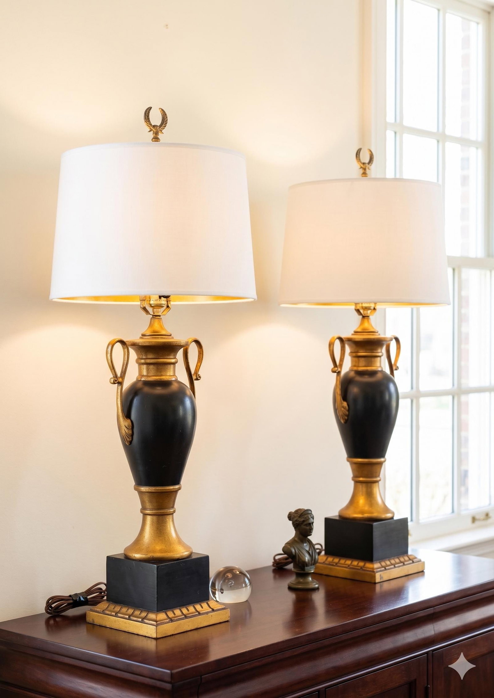 Neoclassical Black Gold Gilt Table Lamps Pair Hollywood Regency Urn Trophy Style - 8