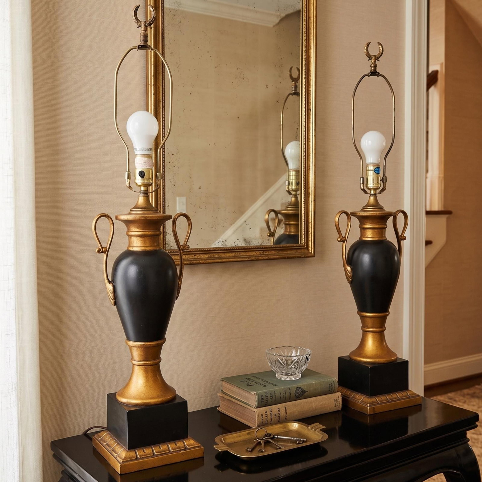 Neoclassical Black Gold Gilt Table Lamps Pair Hollywood Regency Urn Trophy Style - 13