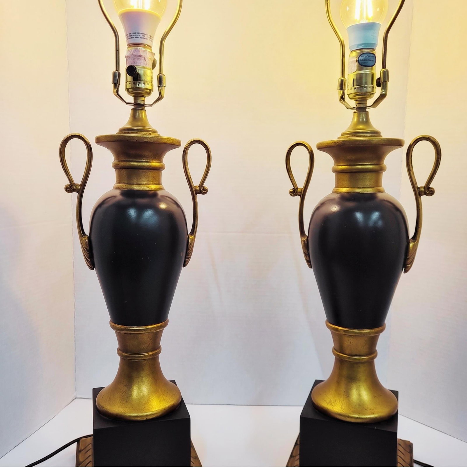 Neoclassical Black Gold Gilt Table Lamps Pair Hollywood Regency Urn Trophy Style - 15